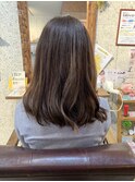 オフィスカジュアルにおすすめ！ロングのナチュラルブラウン！
