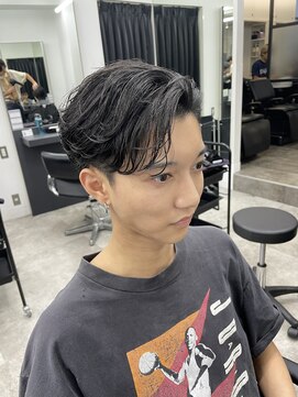 カンゴール サロン トウキョウ セントラル 原宿(KANGOL SALON TOKYO CENTRAL) 刈り上げセンターパート×ニュアンスパーマ