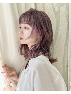 オブヘアー オモテサンドウ(Of HAIR OMOTESANDo) ミディアム／顔まわりレイヤー／ミディアムウルフ／ワイドバング
