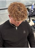 茶髪メッシュスパイラルパーマスペインカールツーブロック