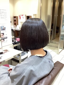 ピークアブー アヴェダ アトレ恵比寿(PEEK-A-BOO AVEDA) 前下がりローグラデーションボブ