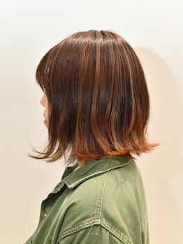 エモーション ヘアーメイクの写真/ミディアムやロングヘアも、フェミニンなイメージが大事♪カットで差がつく、ワンランク上のスタイルに☆