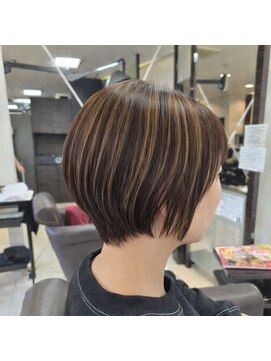 アンジュールクレア(UN JOUR CREA) ショートボブ×白髪ぼかしハイライト