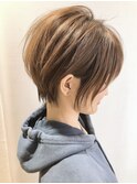 オン眉ショート　ナチュラルレイヤーシフォンベージュラソル浦和