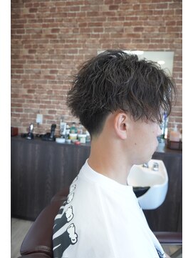 ヘアーアンドシェーブ ジンジャー(GINGER) センターパート