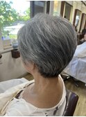 素敵グレイヘアの維持の秘訣はカット！