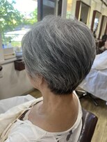 アローズ(arose)&nbsp;素敵グレイヘアの維持の秘訣はカット！