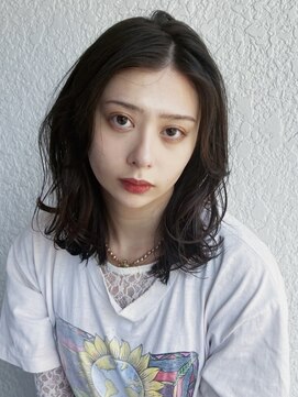 トリッカ シブヤ(TRICCA SHIBUYA) ミディアムレイヤー/ 顔まわりレイヤー/ 暗髪カラー