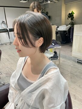 コワファーストナガサキシャンプーボーイ(COIFF1RST NAGASAKI SHAMPOO BOY) 大人可愛い20代30代40代黒髪前下がりショートボブ丸みショート◎