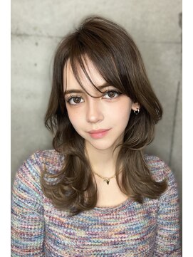 クーエフー(coo et fuu) くびれヘア ミルクティーベージュ シアグレージュ 外ハネ