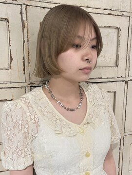 ロリム(RorriM) 切りっぱなしボブ × ダブルカラー ブリーチ ブロンドベージュ