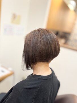 ヘアー グリーン(hair green) 首元スッキリ大人可愛い前下がりボブスタイル