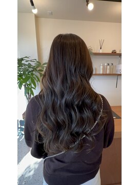 オリーブベージュ