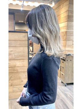 ハグ 横浜(HUG) バレイヤージュ　柔らかいミルクブロンド♪