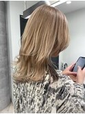 ミディアムウルフカット、レイヤーカット.インナーカラー