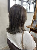 オリーブベージュ