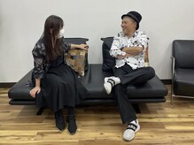 ヘアーアンドメイク シャンプー(hair&make shampoo)の雰囲気(楽しい雰囲気でみなさまをお迎えします)