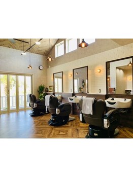 【メンズにおすすめ】西海岸風の上質空間で日常を忘れ、くつろぎのサロンtimeお過ごしください◇