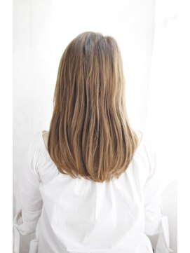 トランクイル サフリック(TRAN9UIL safric) 20代・30代・40代　旬度アガるアッシュベージュ