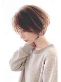 暗めカラーでも大人可愛く決まる ひし形ショートボブ