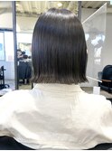 透明感マットカラー×パツっと切りっぱなしボブ［新宿三丁目］