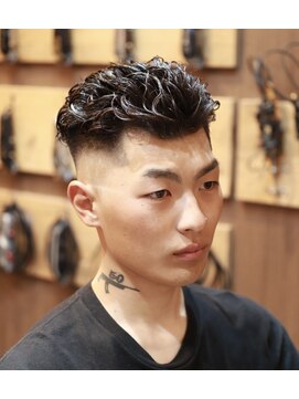 バーバーショップ スバル(BARBERSHOP SUBARU) <理容室><バーバー>スキンフェード パーマ