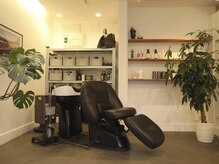 ラスティック(RUSTIC)の雰囲気（首が楽なフルフラットなシャンプー台でリラックス♪）