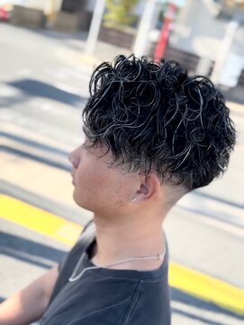 刈部倶楽舞 ツーブロック/フェード/ハイライト/ツイストスパイラルパーマ