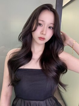 リリー(Lilley)の写真/21時まで営業＆夜割あり！仕事帰りに癒される、韓国ヘア×エクステのスペシャリストが揃うサロン。