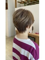 ストーリアエフ カミトザッカ(storia.f kami to zakka) 白髪で作る天然ハイライト白髪ぼかしとクビレショート!