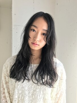 チェルシー 表参道 学生限定　黒髪でも軽い、抜け感を越えた透け感エアウェーブ