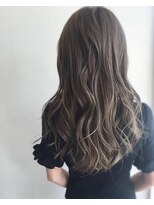 アウリィ(Aulii)&nbsp;外国人風カラーで大人可愛いアッシュグレージュロング