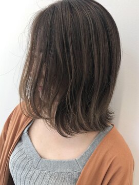 クールブ(Courbe) 大人気の美髪カラー♪透明度たっぷりのペールアッシュ