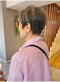 ミセスグレーヘアショート