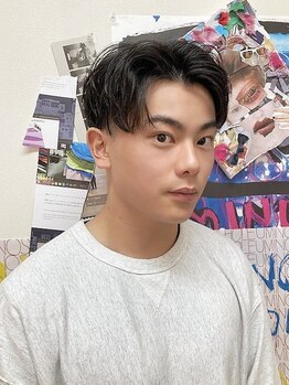 ブラッシュオン(BRUSH-ON)の写真/どんなシーンでも楽しめるヘアで、あなたの日常にスパイスを…。伸びてきてもまとまりのあるシルエットに◎