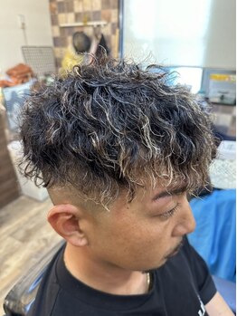 ヘアーサロン タムラの写真/顔そりもOK！眉毛もお顔もお任せ！プロの手によるシェービングで一日中清潔感のある男に。お肌も綺麗に◎