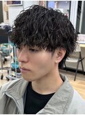 横浜ツイスパ波巻きパーマメンズマッシュウルフ刈り上げなし