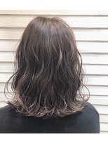 ヘアサロン エフ 渋谷(F)&nbsp;#ミディアムボブ#波巻き#グレー#グレージュ