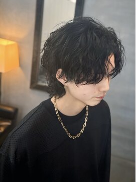 バース バイ ハピネス(BIRTH by happiness) ツイストスパイラルセンターパート無造作パーマ