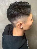 ディスイズバーバーサード(THIS IS BARBER 3rd)&nbsp;フェードカット ツーブロック 黒髪 ニュアンスパーマ