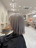 シカ 神戸三宮元町店(Cica)&nbsp;ホワイトベージュ ウルフ ハイトーン ブリーチ 三宮