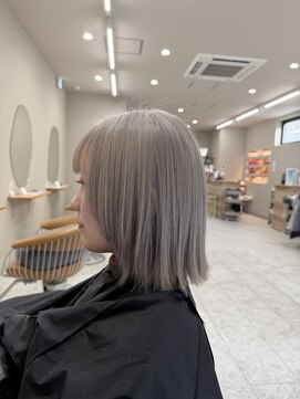 シカ 神戸三宮元町店(Cica) ホワイトベージュ ウルフ ハイトーン ブリーチ 三宮