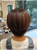 顎ラインの前下がりグラデーションカットボブスタイル