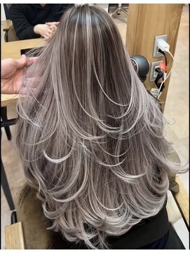 ヌエン 渋谷(NU/EN) バレイヤージュ/バタフライレイヤー/シルバーアッシュ