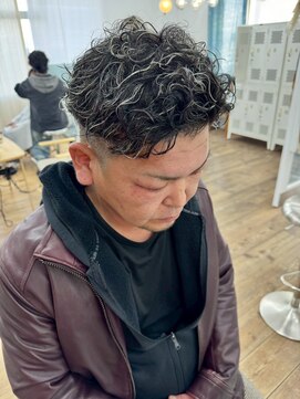 ユイマァルスロウ(YUIMARL SLOW) メンズハイライト波巻きツイストスパイラルニュアンスパーマ