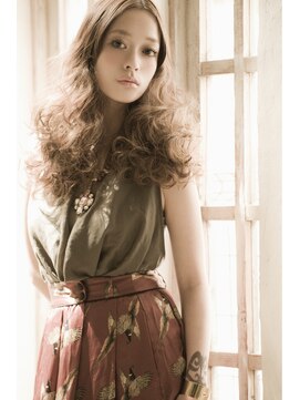 アットラブ バイ ベル(at'LAV by Belle) お洒落可愛いウェービーヘア