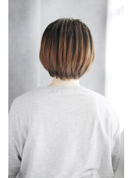 ミラー プラス エヌ(MIRROR+n) 20代30代40代　外国人風大人ボブ【宝塚】