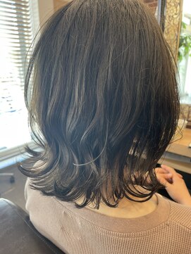 エルバイシオン(aile by sion) くびれミディ×ウルフ×ダークグレージュ/20代/30代/40代/50代