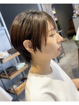 エミュー(emue) 京都 20代30代40代人気 耳かけショート ハンサムショート 中島