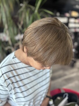 アローズ 荒尾店(arose) 50代60代艶カラー透明感ベージュ大人ショートボブスタイル